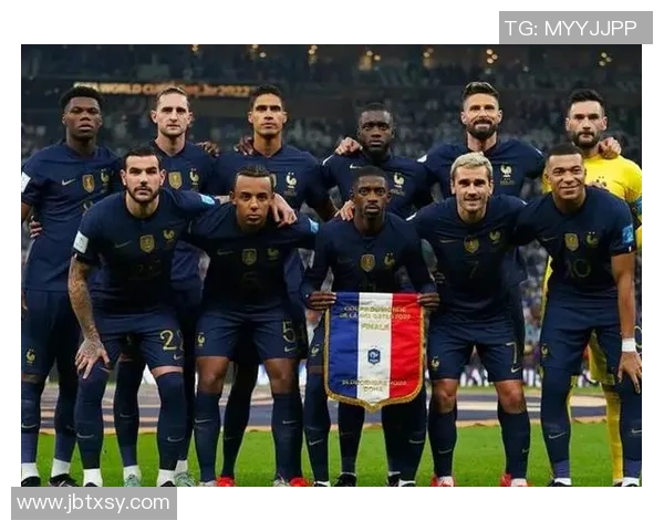 足球明星激战赛场展现风采引发全球热议与关注 足球明星激战赛场展现风采引发全球热议与关注