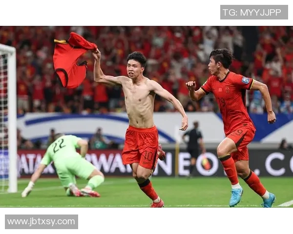 中国国足奋勇拼搏迎战亚洲强队期待重塑辉煌再创佳绩