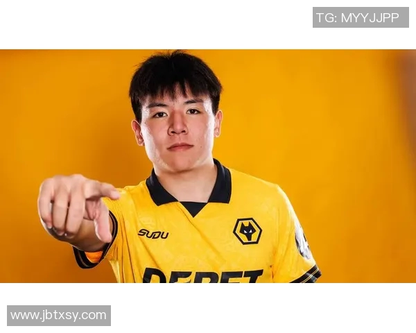 英国足球明星加盟中国联赛引发热潮球迷热切期待新赛季精彩表现